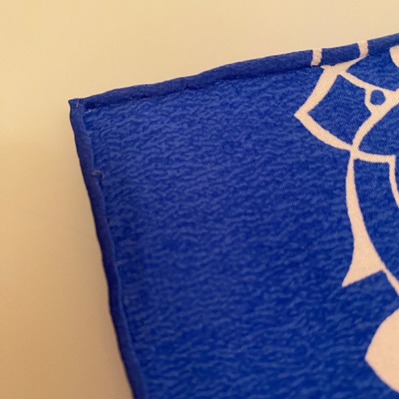 Vintage Liz Claibourne Silk Scarf, Blues - Picture 3 of 5